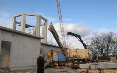 Démontage de la grue. Les travaux reprendront au printemps.