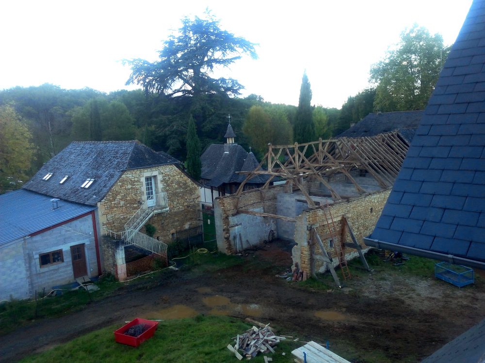 Démontage toiture ancienne grange