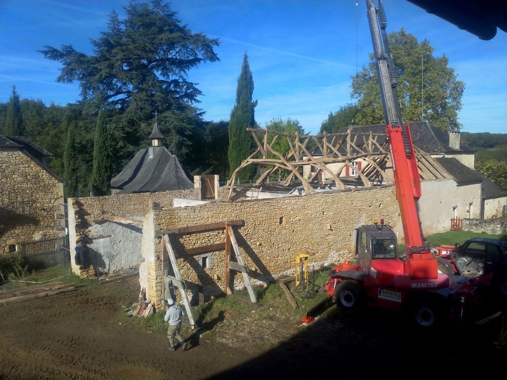 Démontage toiture ancienne grange